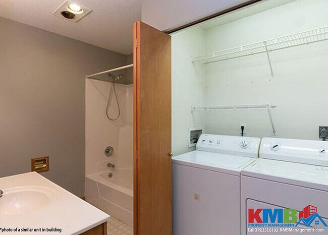 Building Photo - 60 Parkview Ct