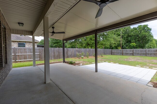 Building Photo - 3/2 Bedroom Fairhope!