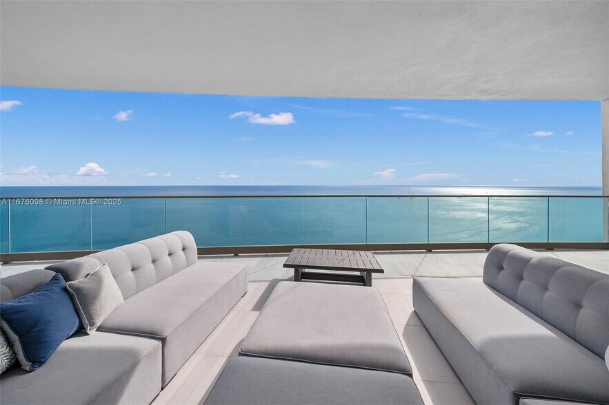 Building Photo - 17901 Collins Ave