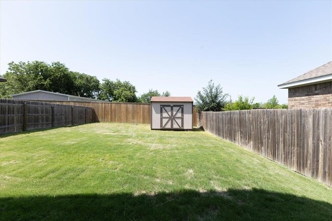 Building Photo - 7403 Albany Dr