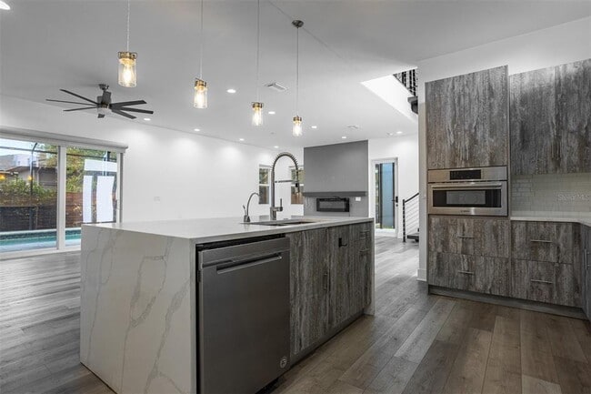 Building Photo - 2700 N Myrtle Ave