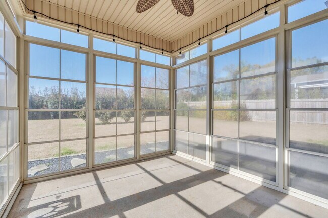 Building Photo - 4BR/3BA Luxury Home with Bonus Room, Screened Porch & Fenced Yard $2,600/mo rent