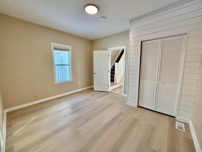 Building Photo - 575 Gilbert St