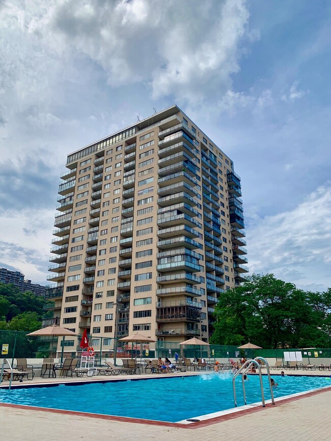 Building Photo - 1203 River Road Apt #8F, Edgewater, NJ 070...