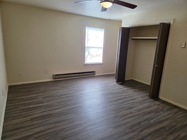 Building Photo - Cute Spacious 3 Bedroom Condo
