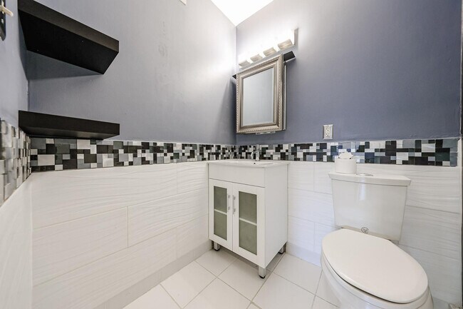 Building Photo - 3135 N 38th St