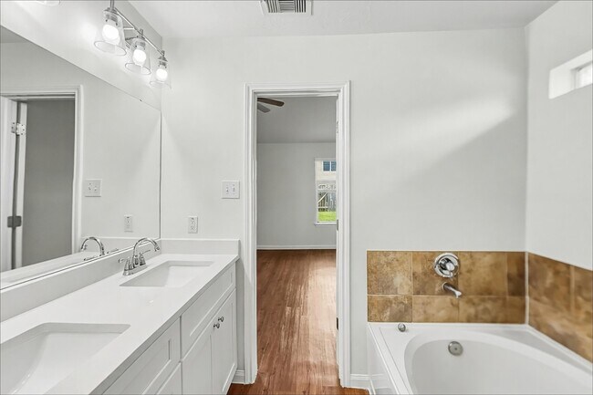Building Photo - 3934 Hawthorn Glen Ct