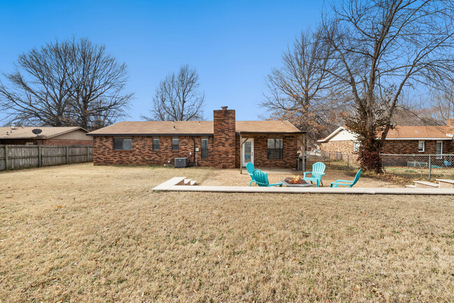 Building Photo - 3028 N Malinda Dr