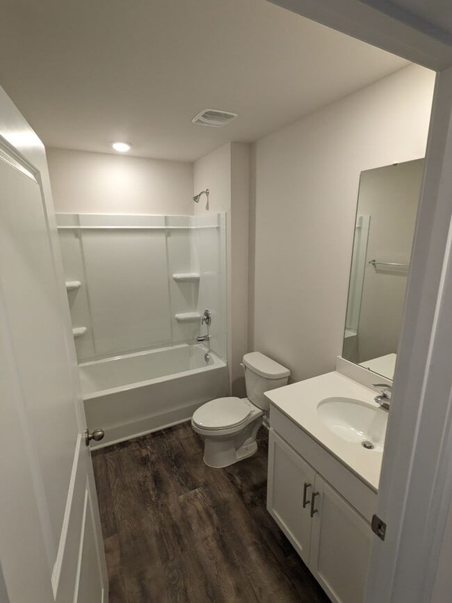 Building Photo - 4 Bedroom Ranch- Sherrills Ford