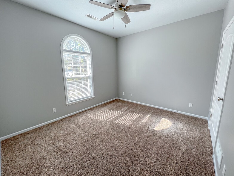 Bedroom #2: South-facing - 4001 W Baywood Dr