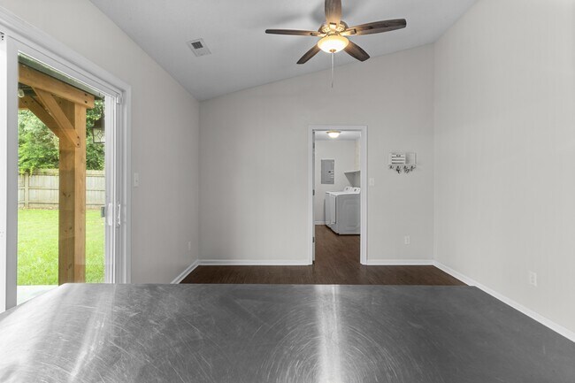 Building Photo - 3409 Woodbaugh Dr