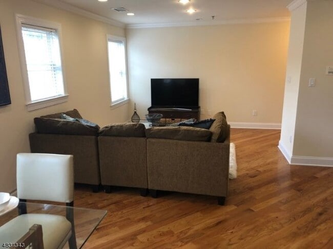 Building Photo - 208 Lenox Ave