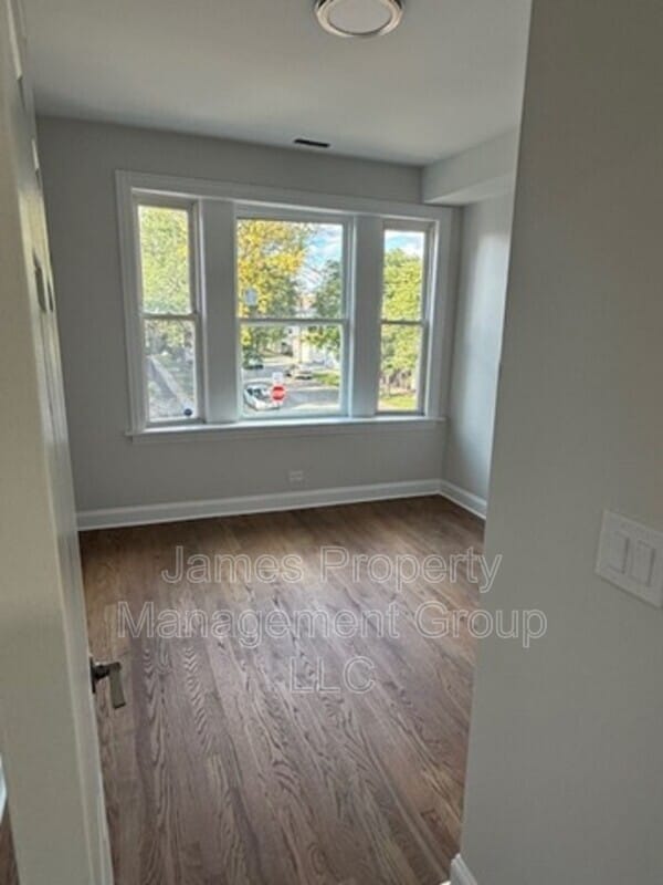 Building Photo - 3601 W Le Moyne St