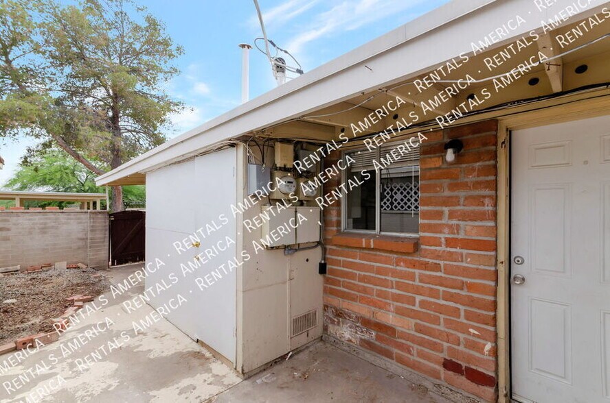 Building Photo - 404 E Yavapai Rd