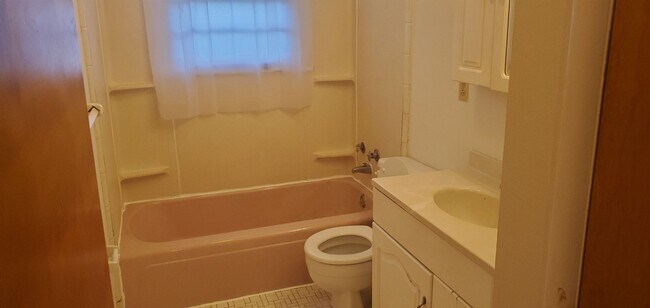 Building Photo - 2512-2514-2514 Braemore Rd