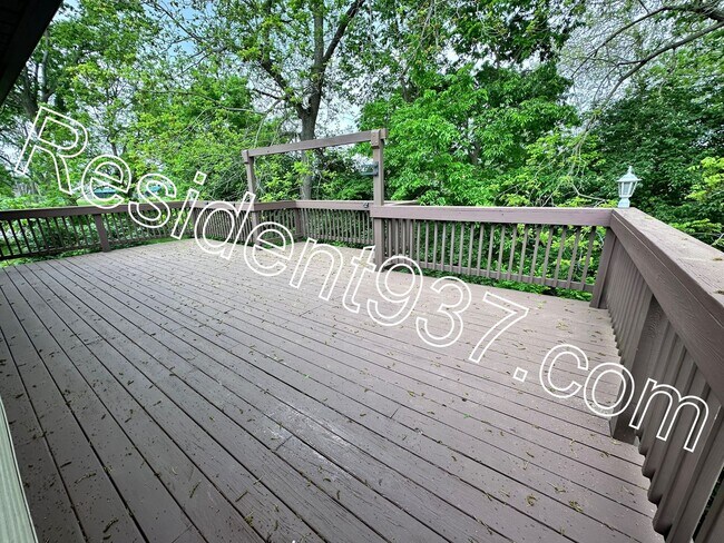 Building Photo - 3 Bed 2 Bath Home