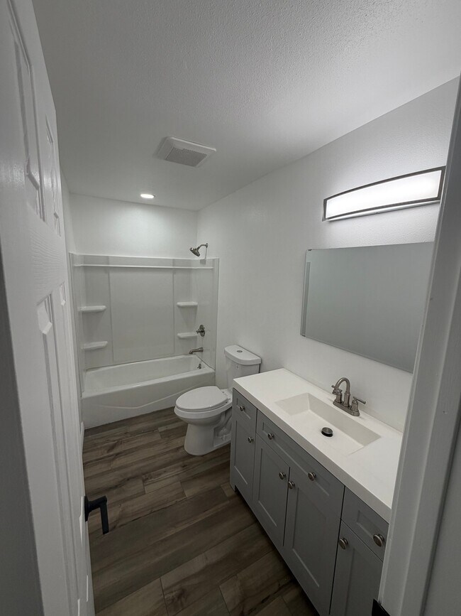 Building Photo - 2580 Hayes Dr