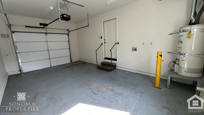 Building Photo - Updated 2 Bedroom / 1.5 Bathroom Home in Sonoma