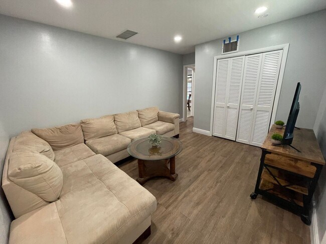 Building Photo - 2620 NE 19th St