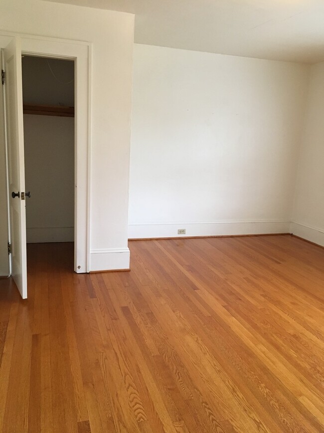 Building Photo - Wonderful 2 Bedroom 1.5 Bathroom