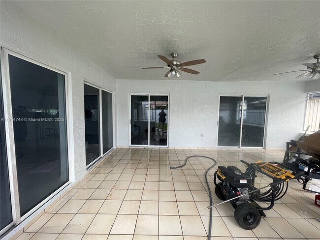 Building Photo - 5500 SW 142nd Pl