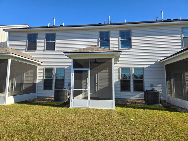 Building Photo - 3 Bedroom 2.5 Bath Townhome located in Valdosta, GA Minutes from Moody