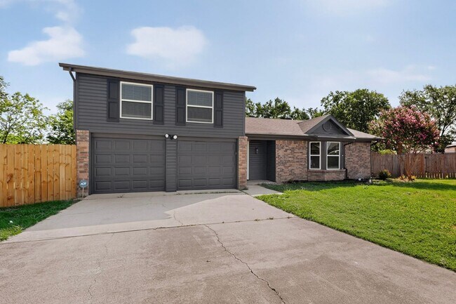 Building Photo - Newly Renovated Home In Watauga Ready To Be Yours!!!!