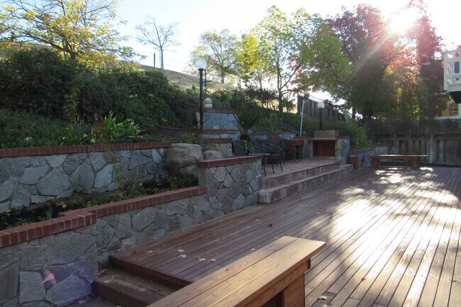 Building Photo - Gorgeous Custom Pleasanton Home in Great Location