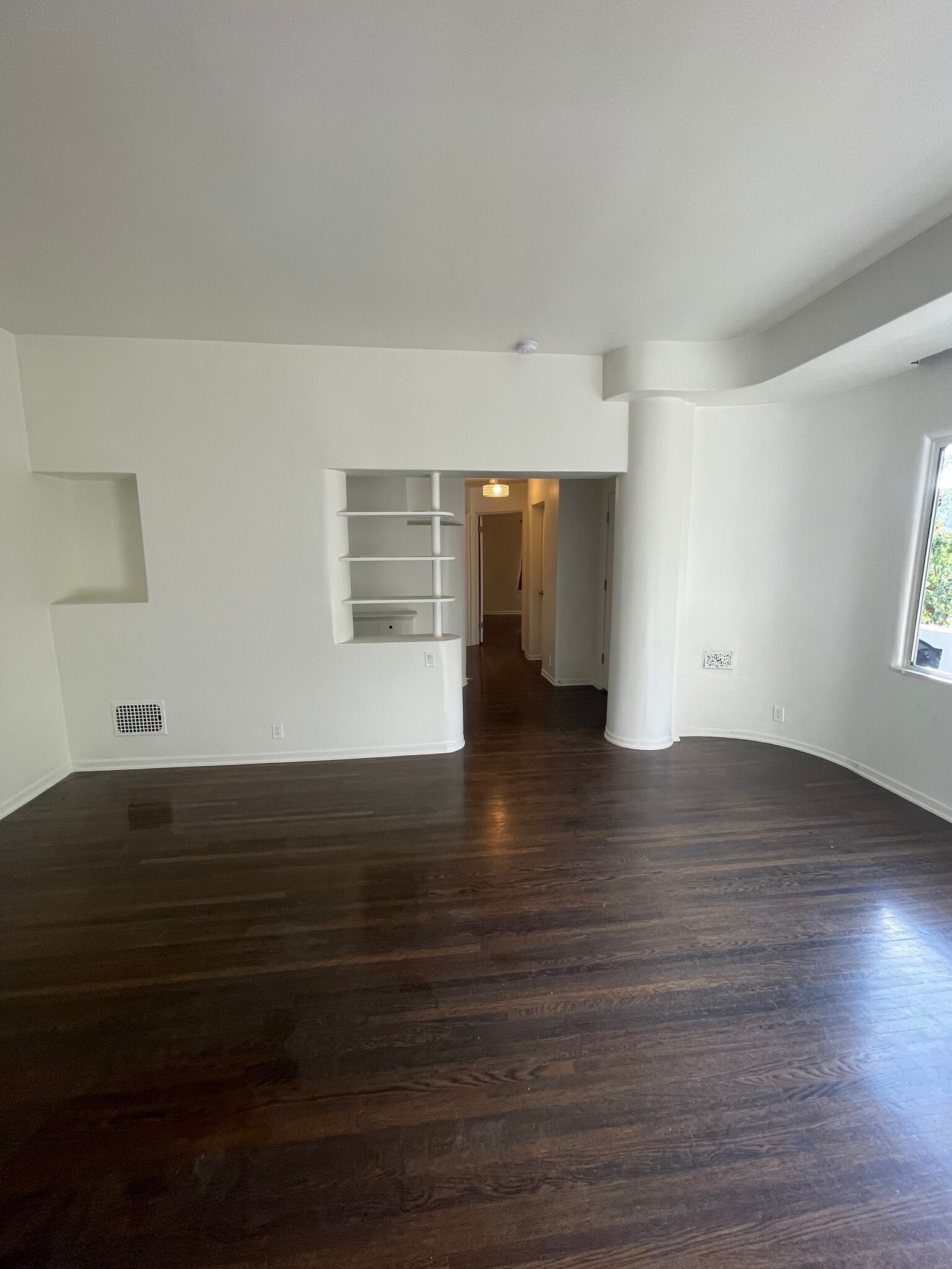 Building Photo - 3043 Hollycrest Dr