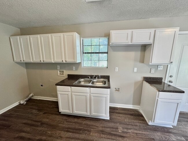 Building Photo - 1730 Swift St