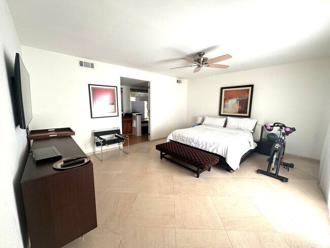 Building Photo - 72771 Skyward Way