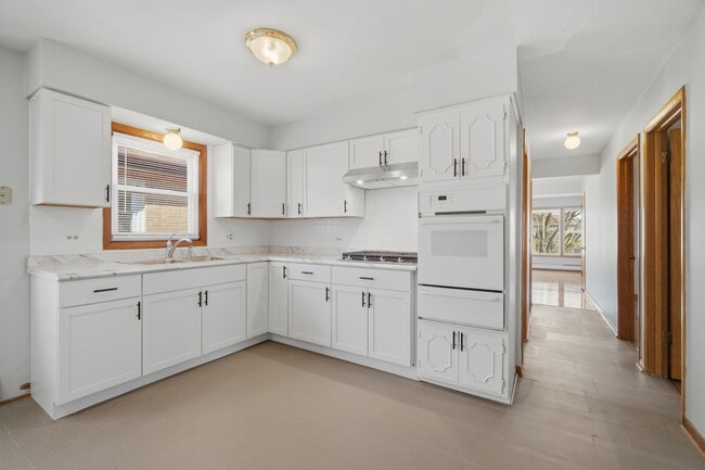 Building Photo - 8645 W Summerdale Ave