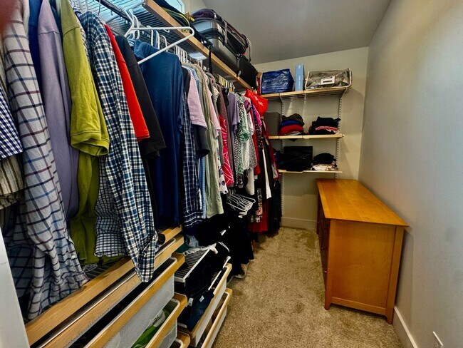 Building Photo - Fantastic Rambler in Lake Hills with A/C!