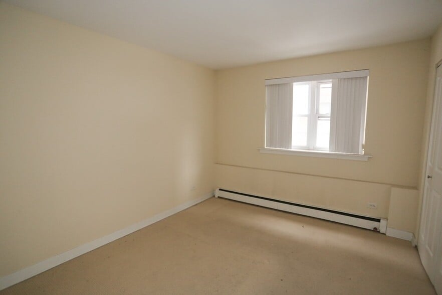 Building Photo - 630 W Wrightwood Ave