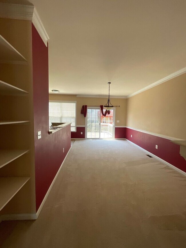 Building Photo - COZY TOWNHOUSE - Minutes to Quantico