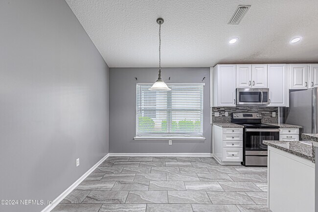 Building Photo - 2243 Trailwood Dr