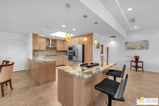 Building Photo - 10 Colgate Dr