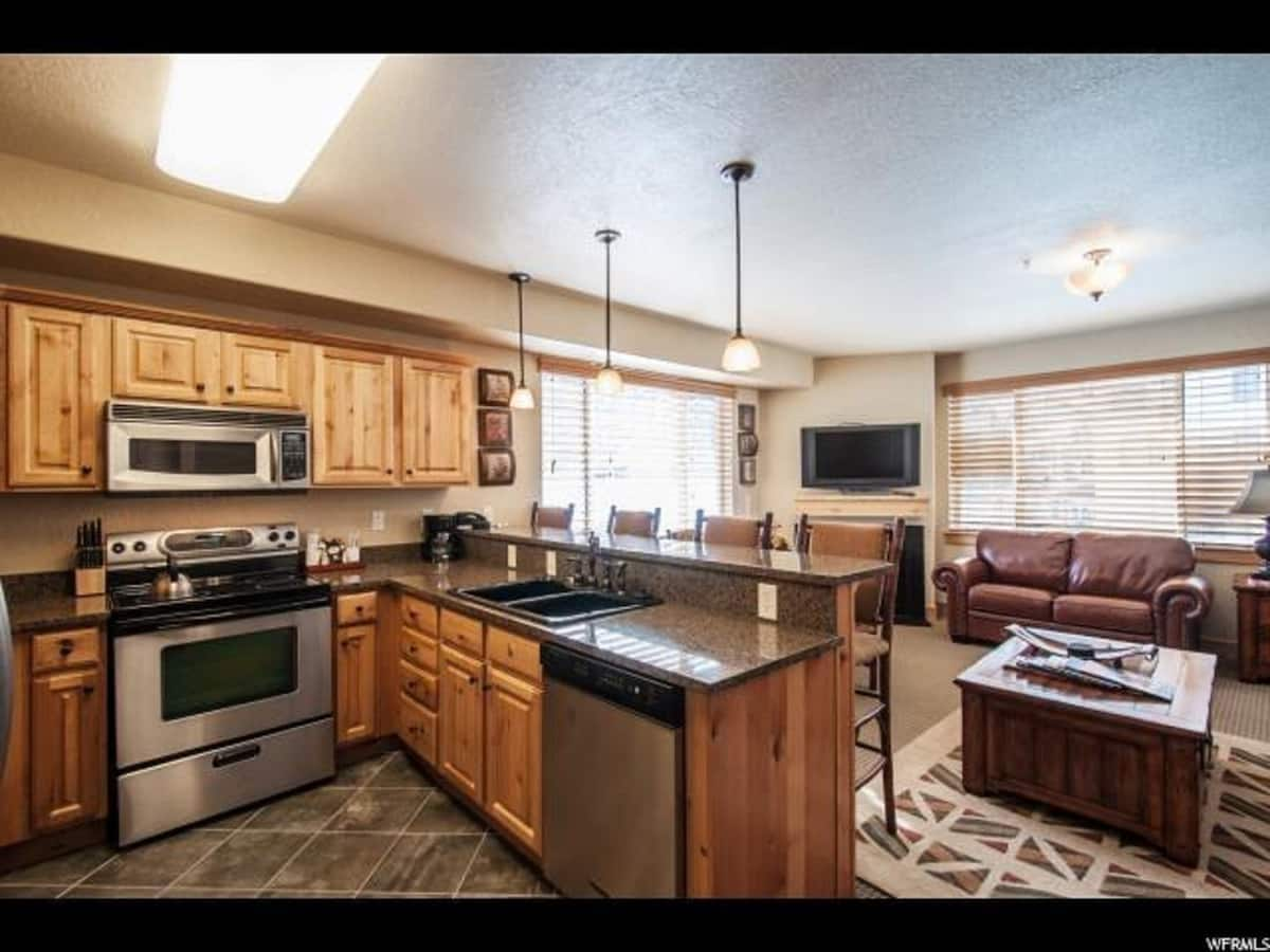 EAT IN KITCHEN - 2653 Canyons Resort Dr