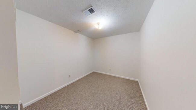 Building Photo - 5739 Oakshore Ct