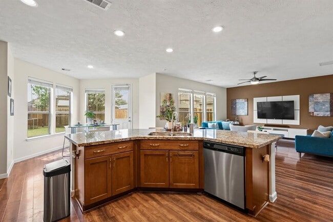 Building Photo - 6719 Path Way Ct