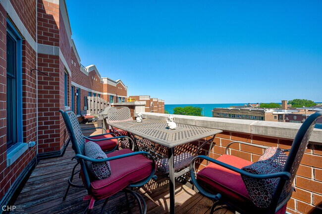 Building Photo - 7748 N Sheridan Rd