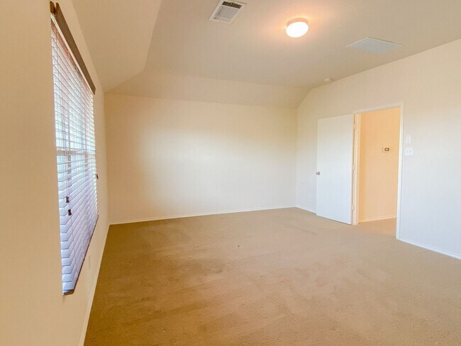 Building Photo - 12021 Pecangate Way