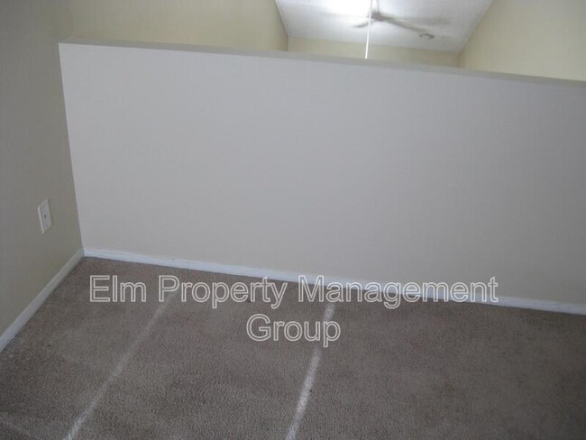 Building Photo - 1727 Comstock Dr