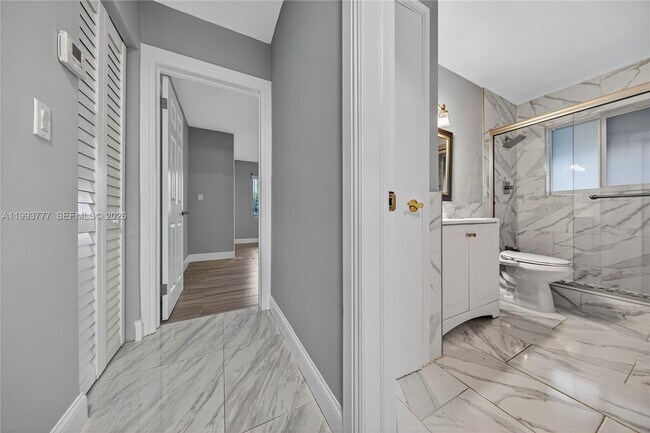 Building Photo - 2801 Coral Shores Dr