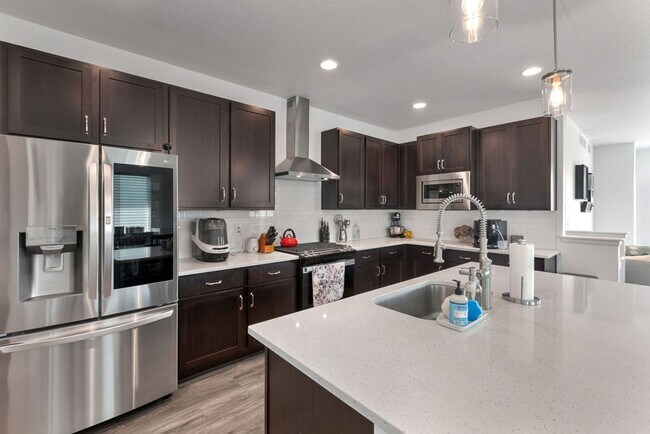 Building Photo - 4 Bedroom, 2 bath in Fort Collins - Backs ...