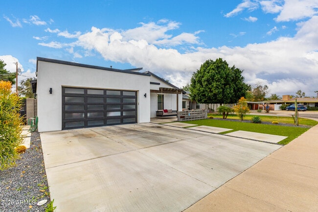 Building Photo - 1831 E Montecito Ave