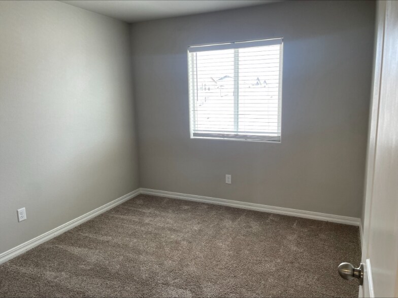 Building Photo - 7864 Bone Crk Pt