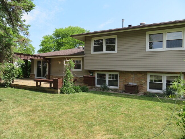 Building Photo - 932 Brantwood Ave