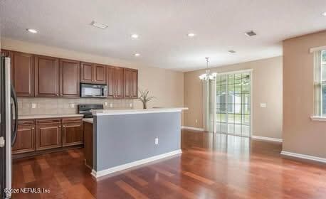 Building Photo - 11239 Justin Oaks Dr N