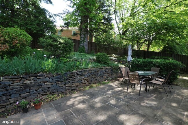 Building Photo - 6703 Rannoch Rd
